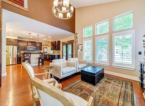 5th image of 827 E Olivia View Ln