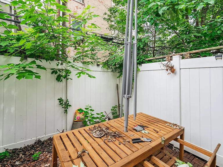 2107 Clymer St — Photo 9