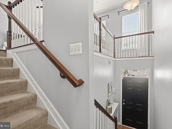 4th image of 605 English Ivy Way