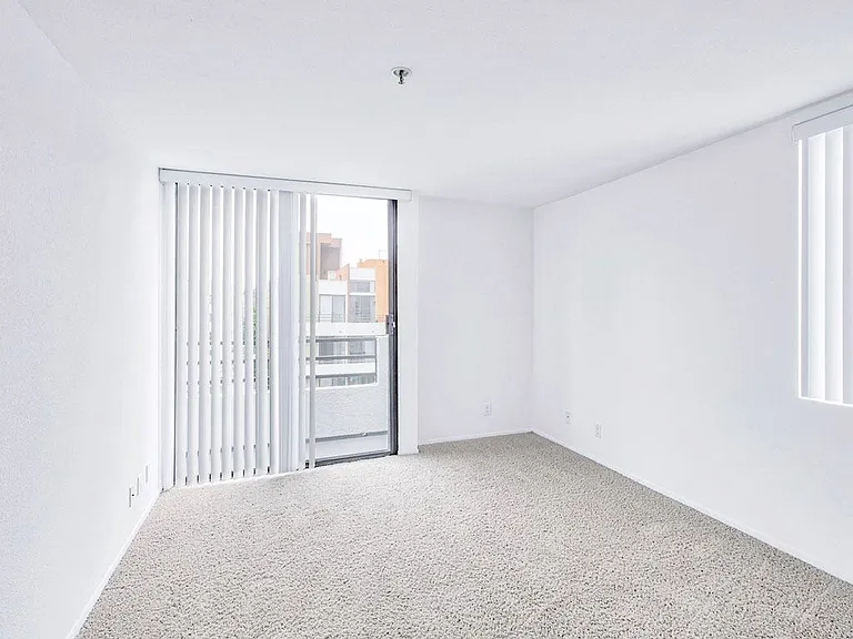 1820 Whitley — Photo 18