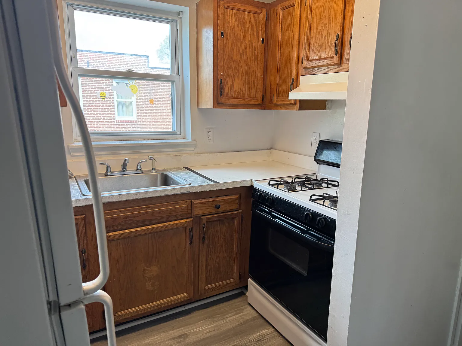 3 bed, 1200 sqft, $1,300 — Photo 2