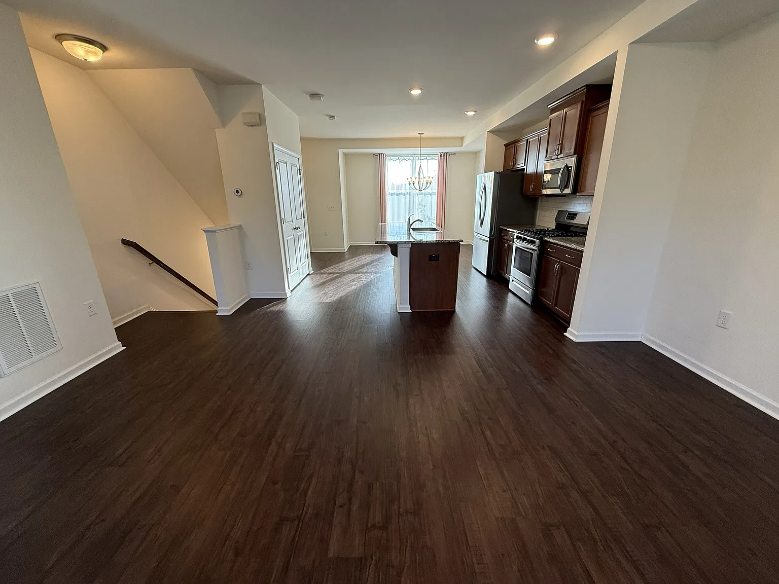 3 bed, 3.5 bath, 1856 sqft, $2,100 — Photo 2