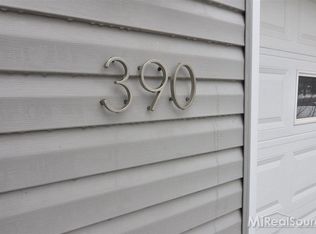 390 Lochaven Rd, Waterford, MI 48327