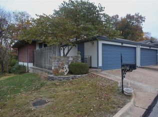 747 Knickerbacker Dr, Ballwin, MO 63021