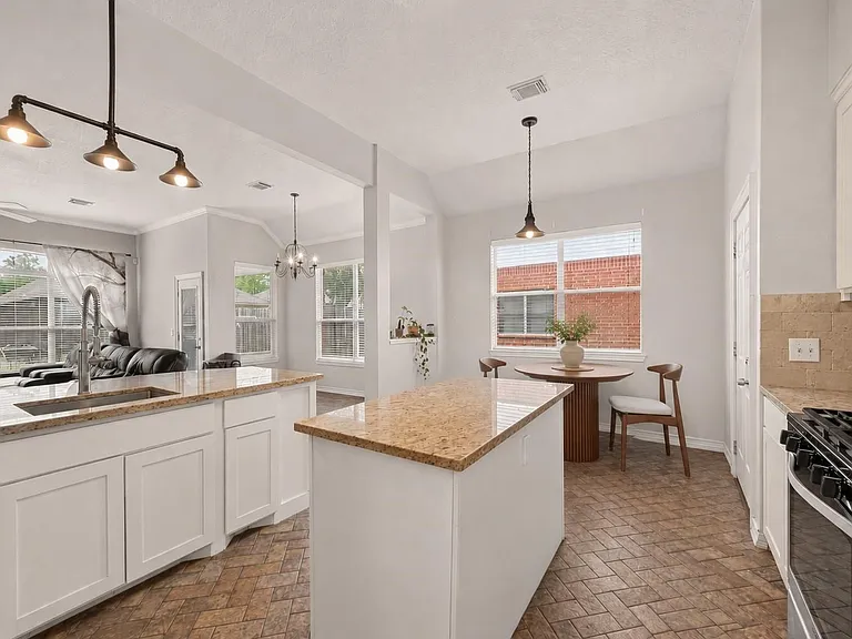 20822 Figurine Ct — Photo 12