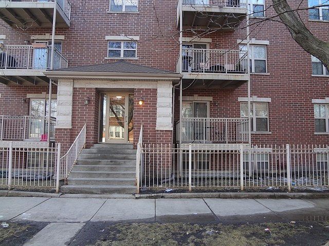 1st image of 3516 N Hamlin Ave #1