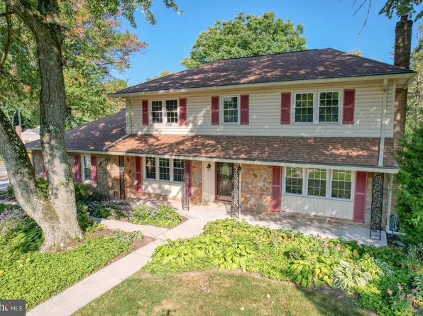 2623 Deepwood Dr, Wilmington, DE 19810