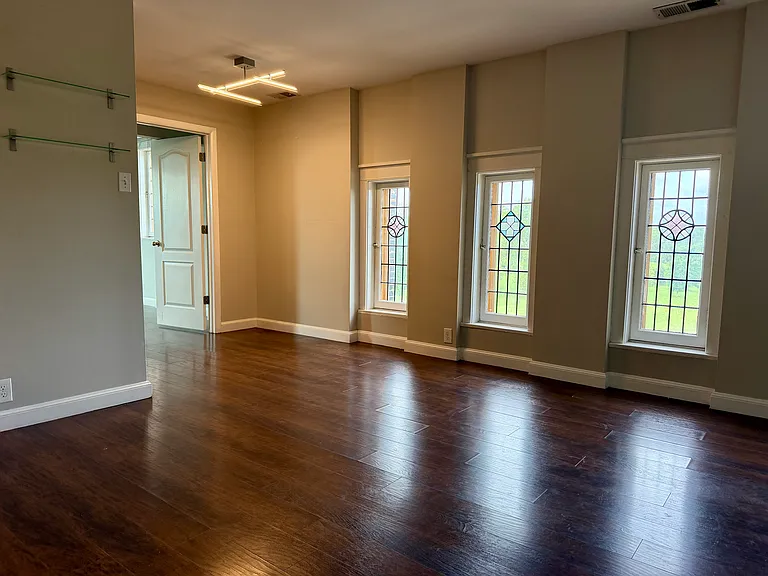 1054 S Kingshighway Blvd #R — Photo 2