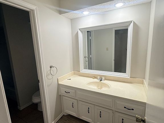 5th image of 6302 York Dr Unit B