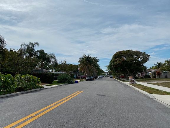 4th image of 303 Vanderbilt Dr