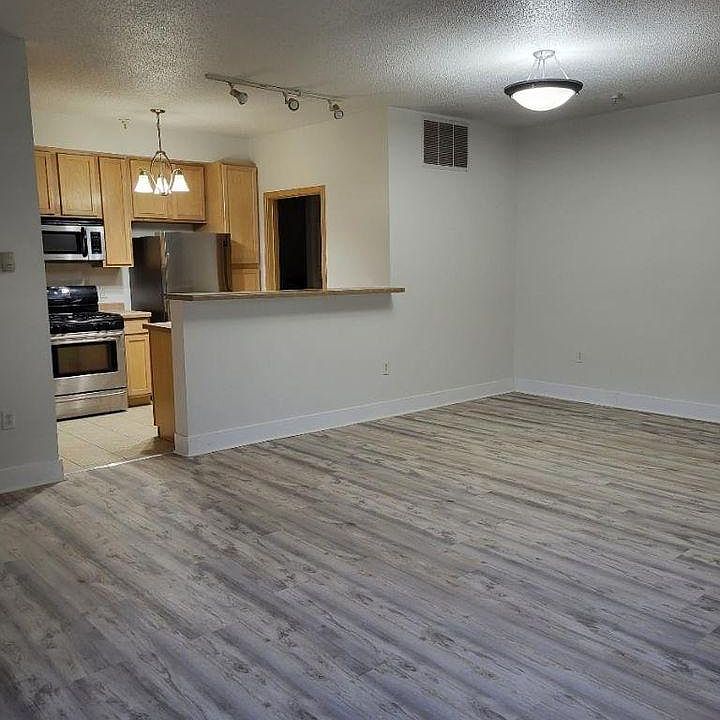 1st image of 820 Emerald St APT 122