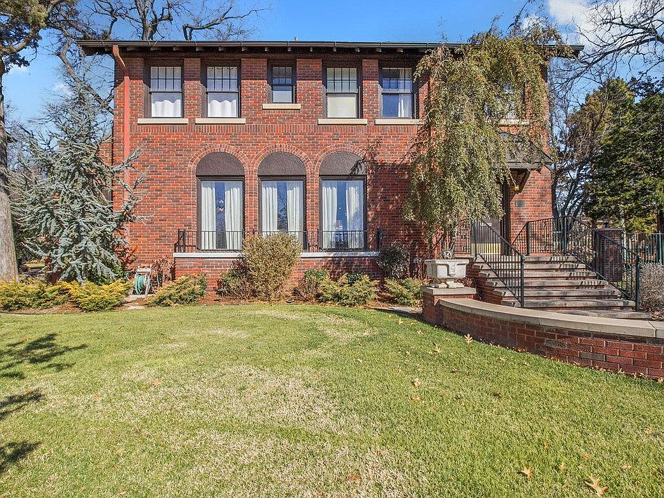 main house, front view