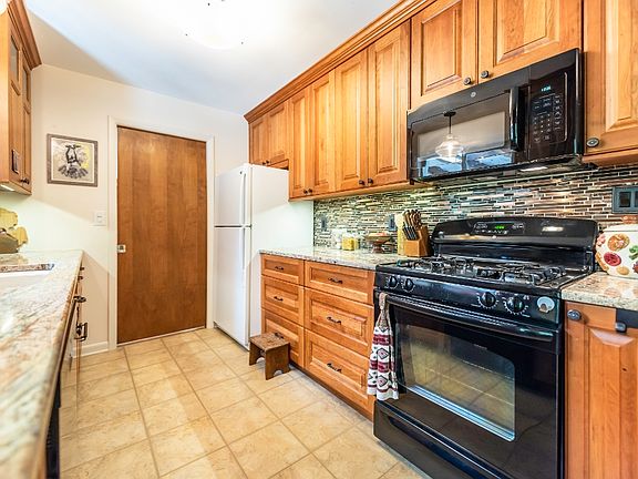 4th image of 1610 Harbal Dr