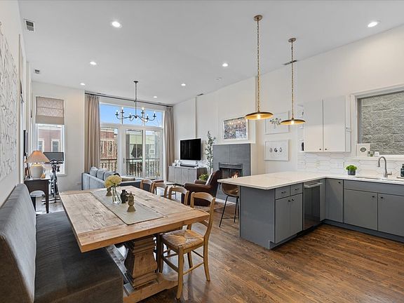 2nd image of 1025 N Hermitage Ave #3