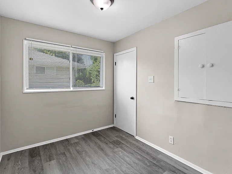 5677 Parchester Dr — Photo 12