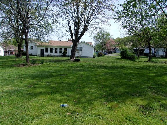 4th image of 208 Hillcrest St