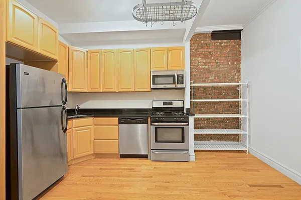 Rented by SERHANT. | media 3