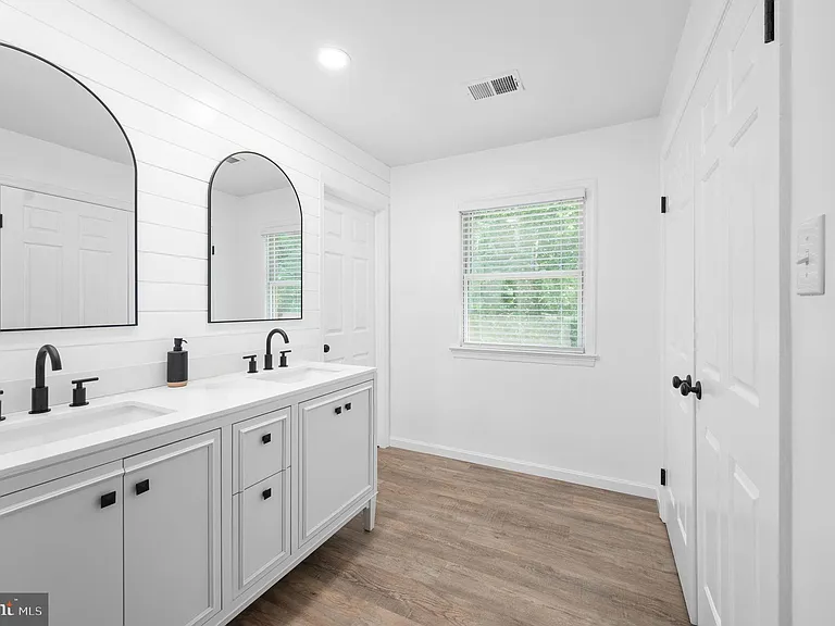 6 Roseville Ct — Photo 30
