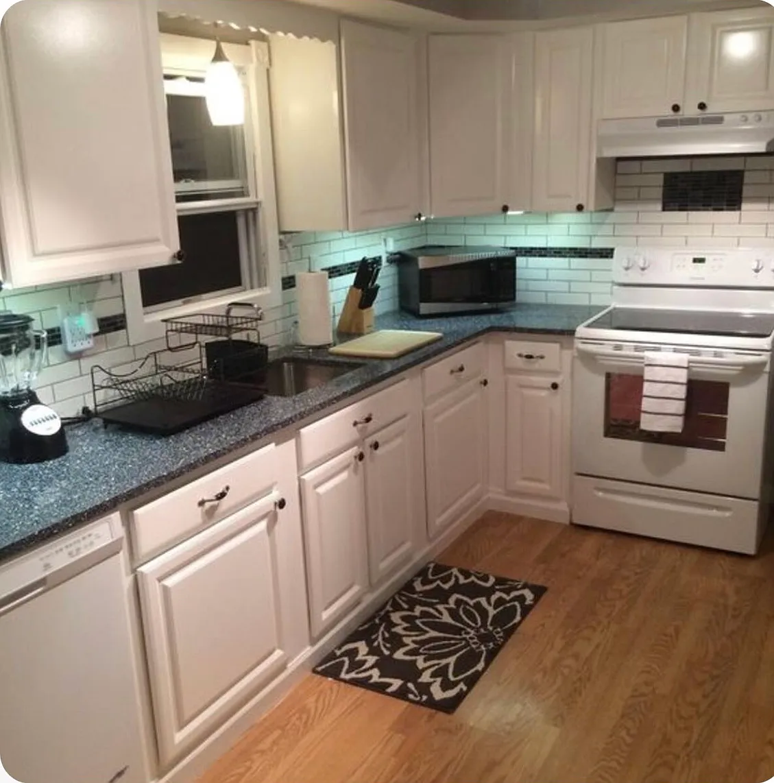 3 bed, 1.5 bath, 980 sqft, $1,850 — Photo 1