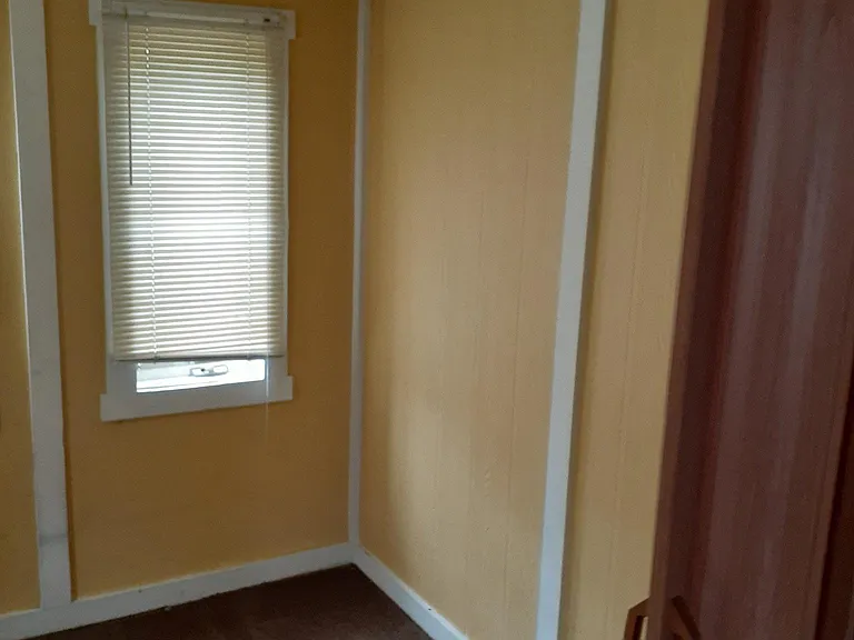 328 5th St SW #4 — Photo 3