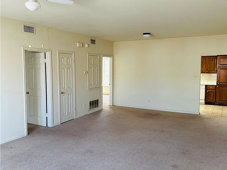 400 Nagle St #300 — Photo 1