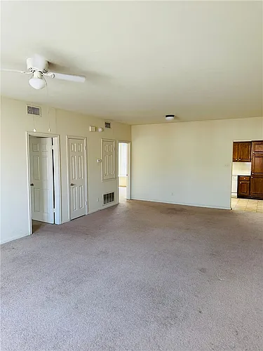 400 Nagle St Photo 1