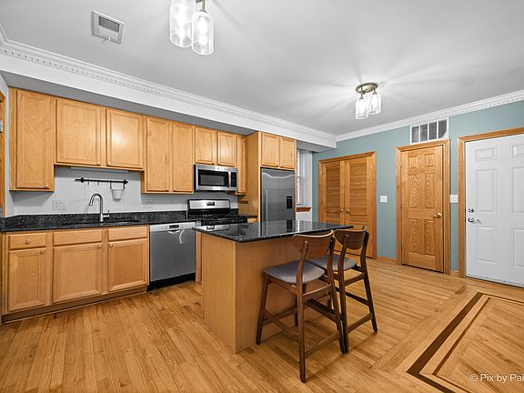 5th image of 3538 W Ainslie St APT G