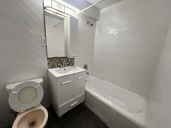 5th image of 5810 186th St