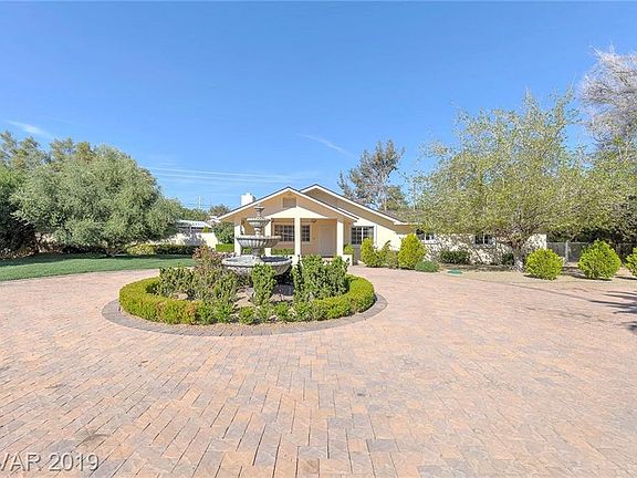 2nd image of 3520 Sandcliff Ln