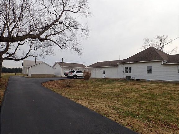 3rd image of 6841 Baldauf Dr