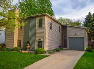 2001 Clearwater Ave, Bloomington, IL 61704