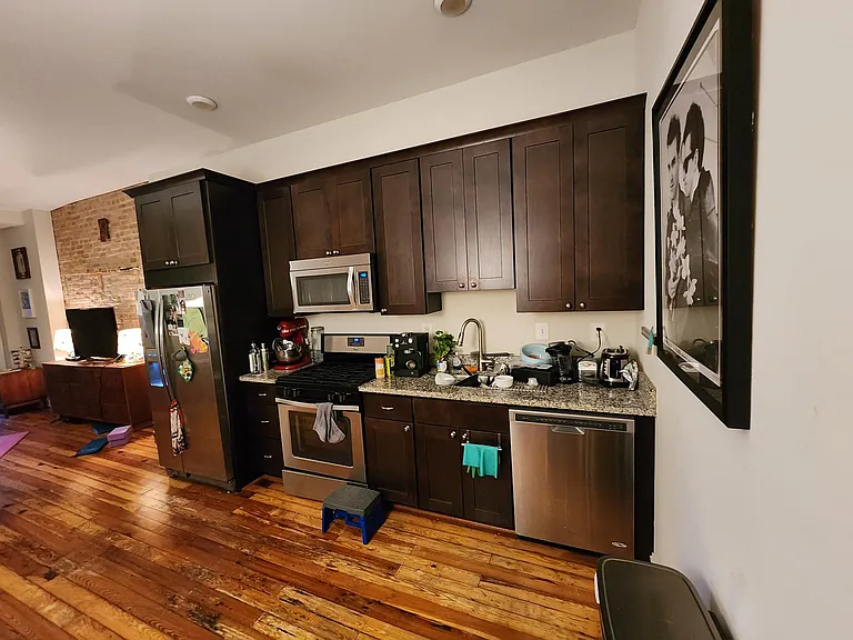 221 E 25th St #1 — Photo 2