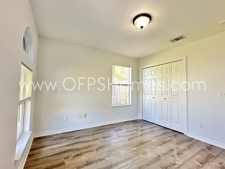 2426 Houston Cir — Photo 22