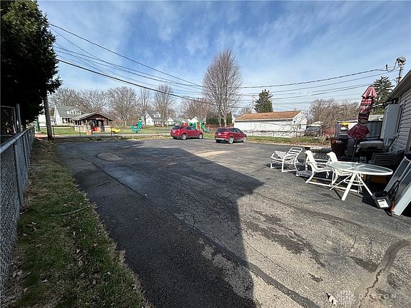 3rd image of 211 N Main St