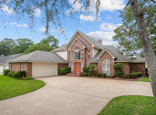 123 Crown Colony Dr, Lufkin, TX 75901