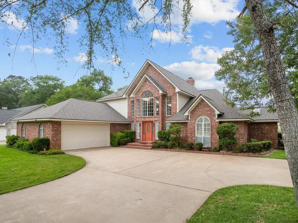 123 Crown Colony Dr, Lufkin, TX 75901