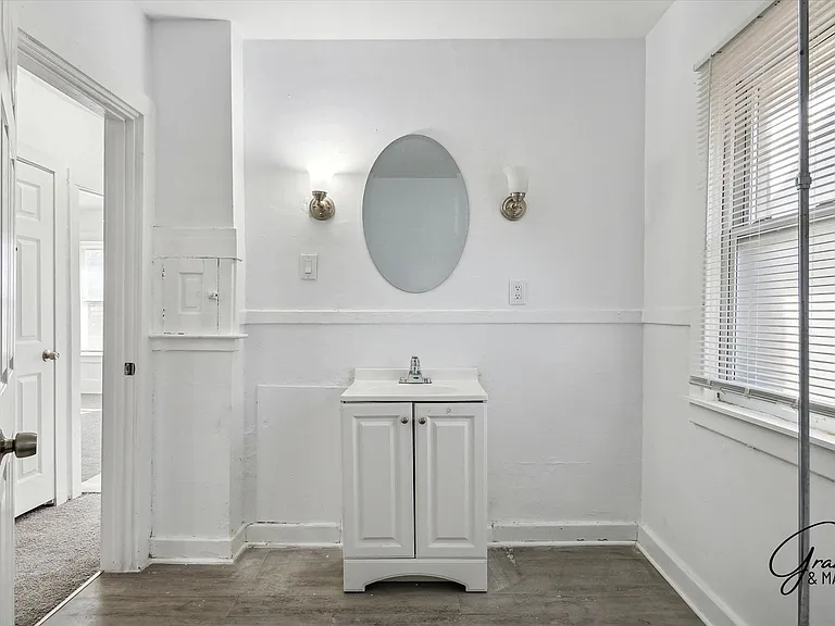64 Glendale St — Photo 14