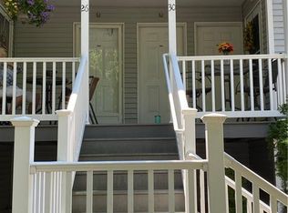 30 Greenview Ln #30, Milford, CT 06461