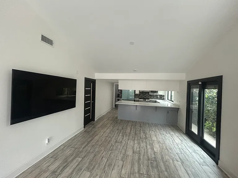 18828 Jersey Ave #1/2 — Photo 9