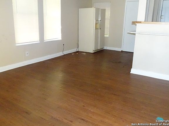 3rd image of 521 Walton Ave