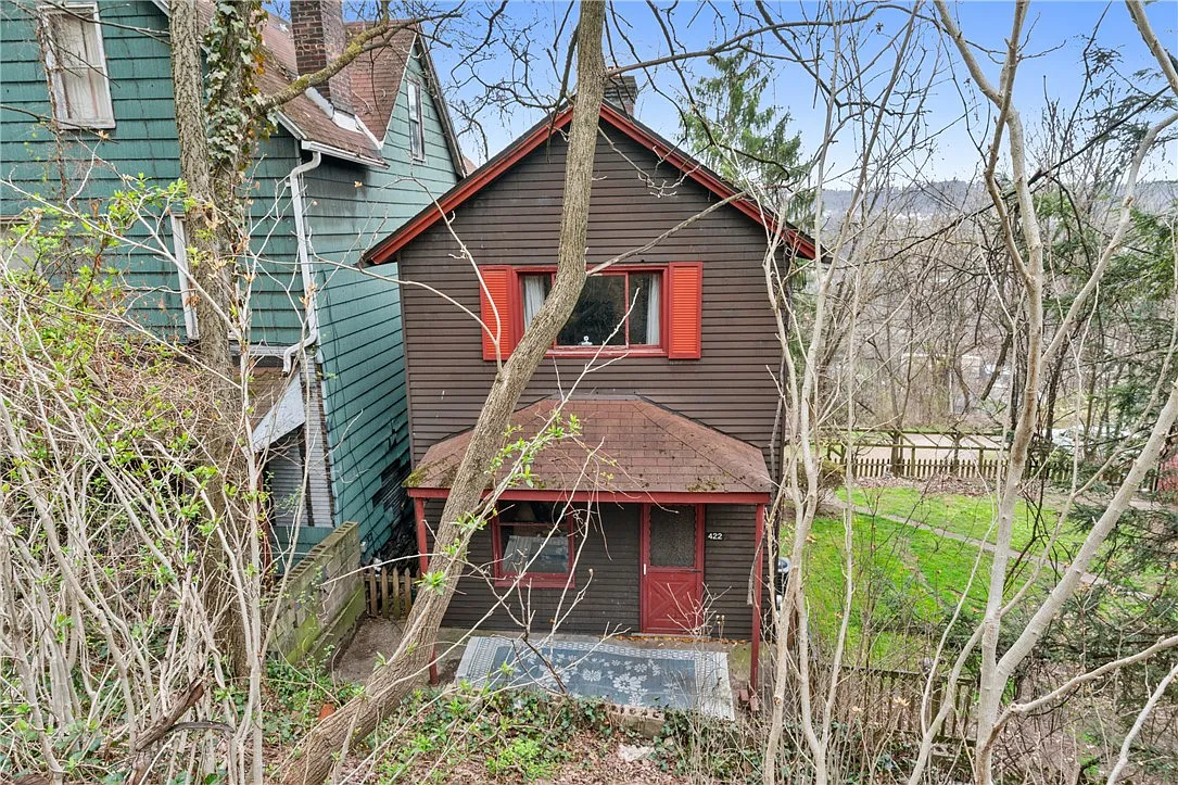 422 Highland Ave photo 1