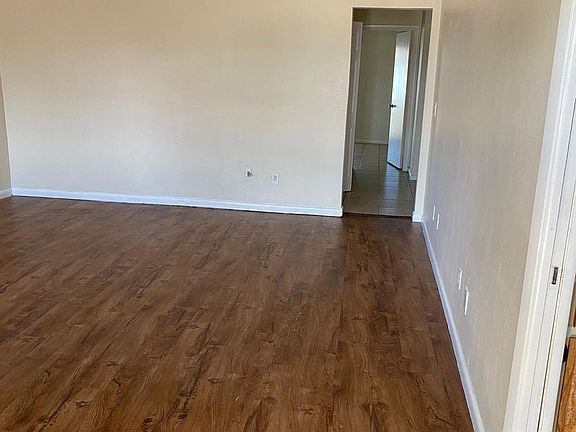 4th image of 1002 SE 12th Ter APT D