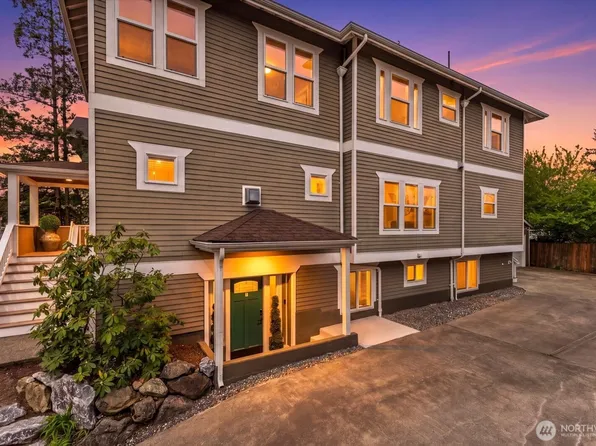 400 NE 50th Street, Seattle, WA 98105
