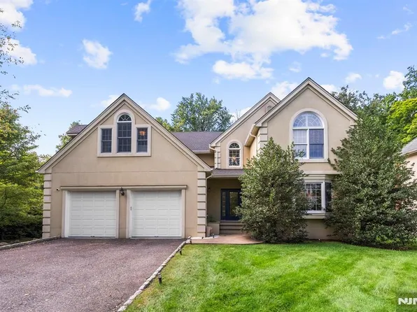 8 Ashland Street, Caldwell, NJ 07006