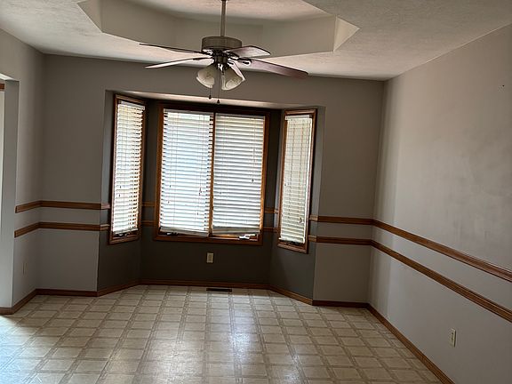 3rd image of 202 N Marie St