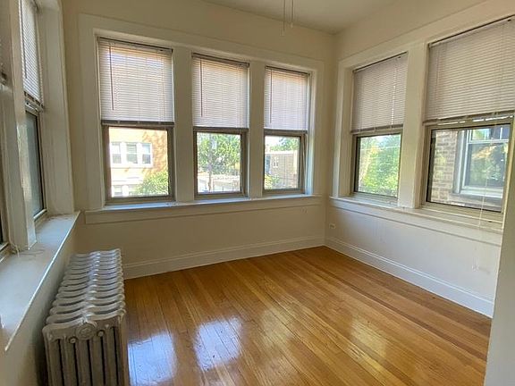 2nd image of 2655 W Ainslie St #2