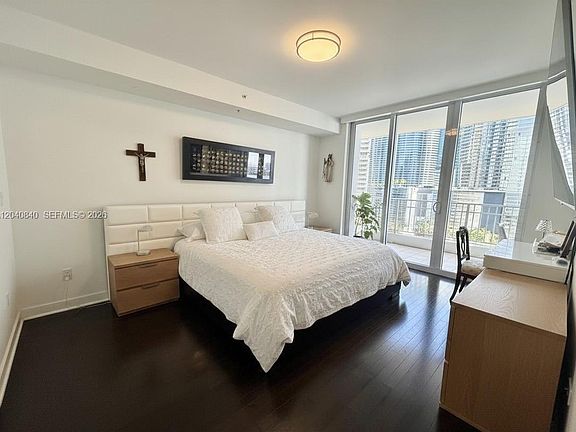 2nd image of 801 Brickell Key Blvd APT 1704