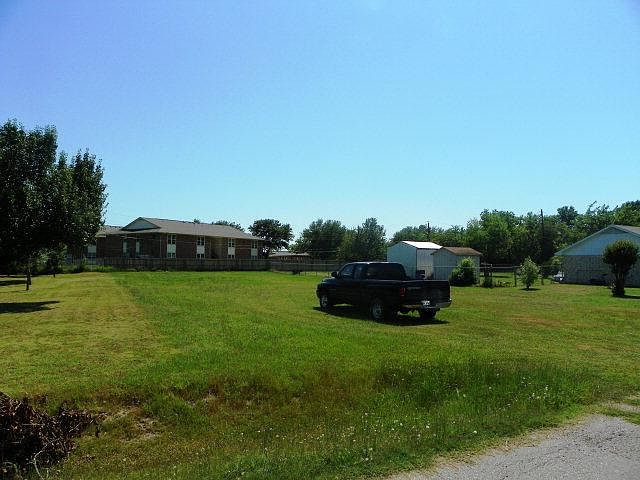 2nd image of 906 E Letava Dr