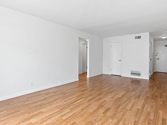 2nd image of 431 44th Ave #202