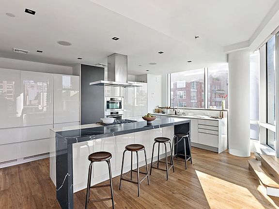 5th image of 166 W 18th St Penthouse 11